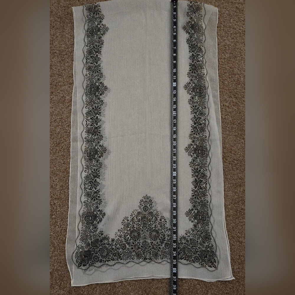 Beautiful Scarf - Picture 3 of 4